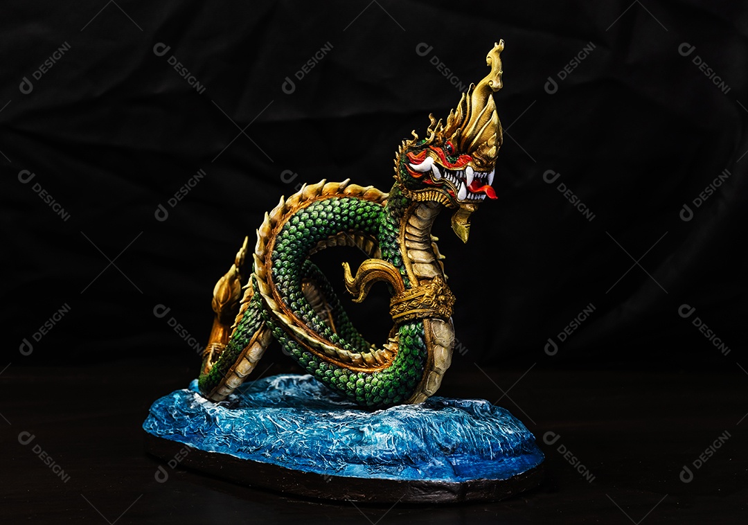 Rei de naga, naka Tailândia dragão ou rei serpente no escuro