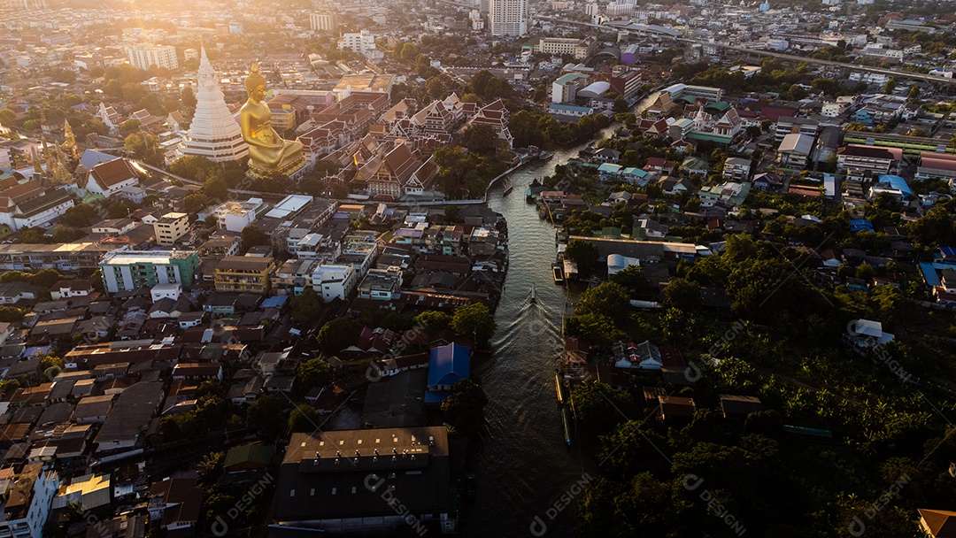 Vista de alto ângulo Fotografia aérea do grande Buda na cidade grande estátua de Buda em Bangkok