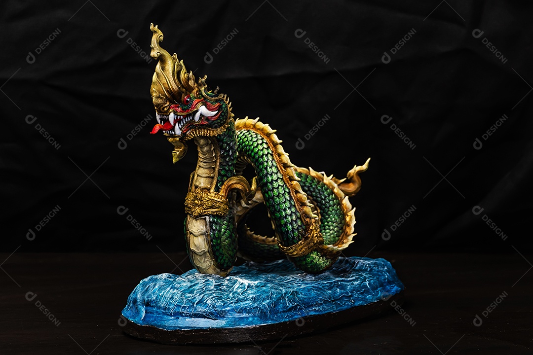 Rei de naga, naka Tailândia dragão ou rei serpente no escuro