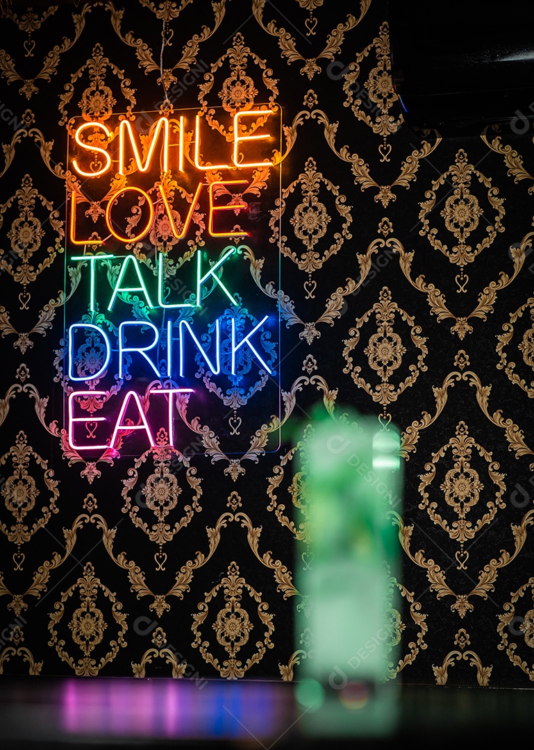 Drink sobre uma mesa de boteco