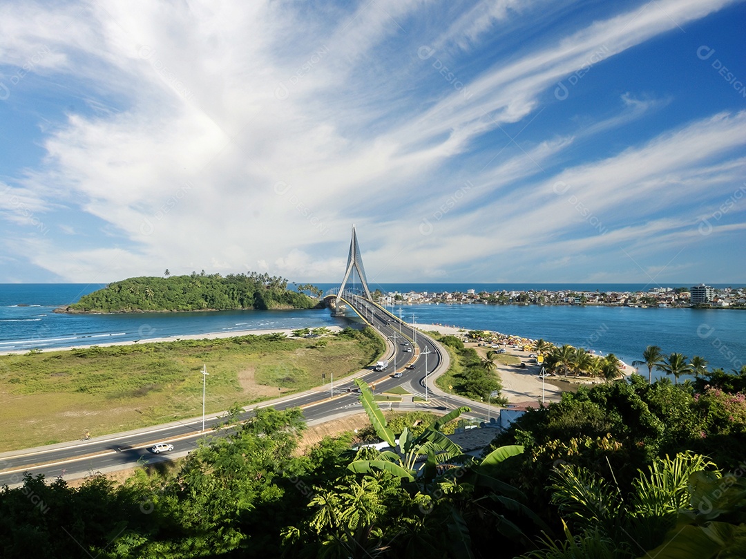 Linda vista com a ponte estaiada Jorge Amado em Ilhéus, Bahia, Brasil.
