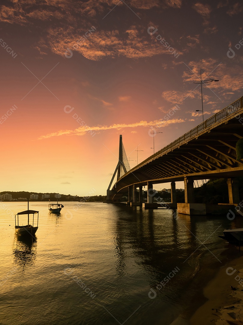 Linda vista com a ponte estaiada Jorge Amado em Ilhéus, Bahia, Brasil.