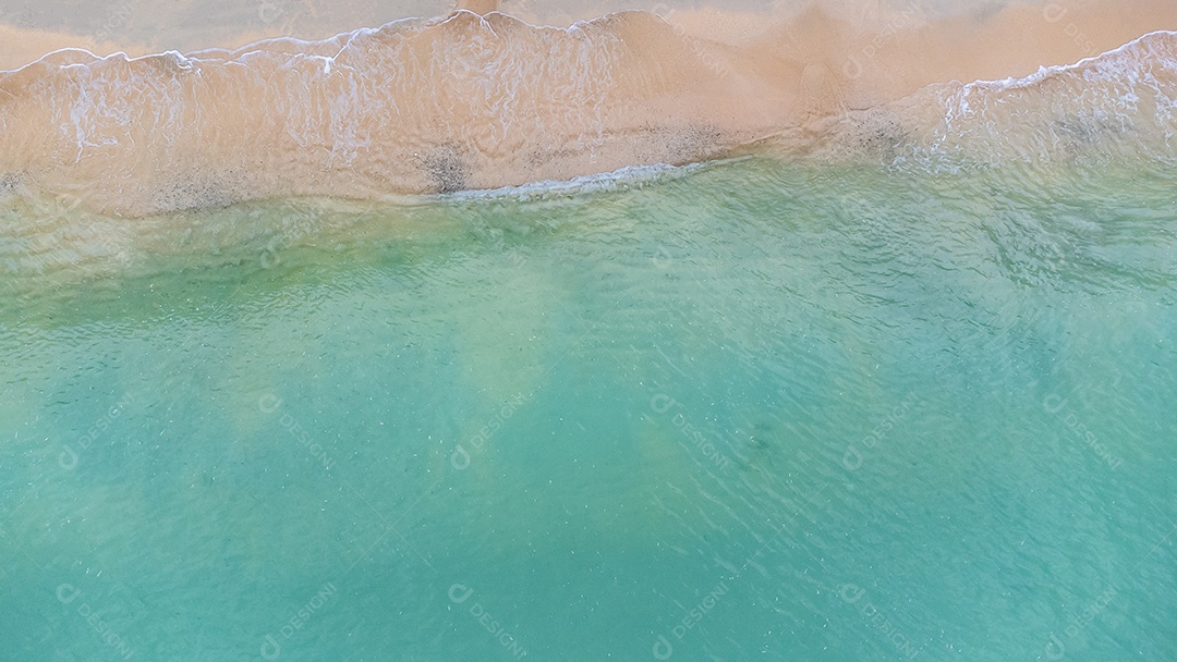 Vista aérea da paisagem da água do mar