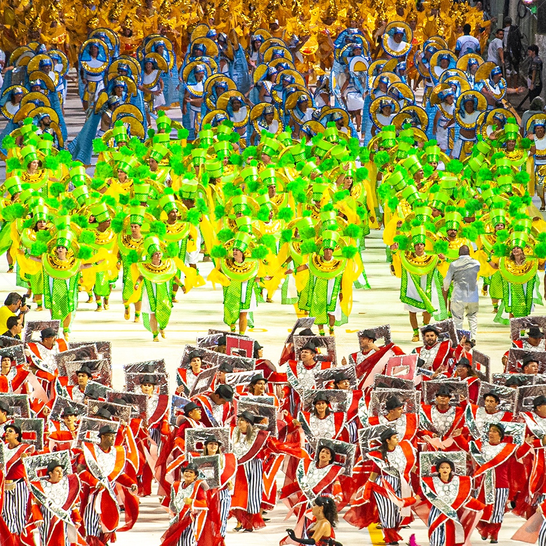 Carnaval no Brasil, na Passarela do Samba, a maior festa popular do mundo, com muita cor, alegria, alegorias, bailarinos, sambistas, fantasias coloridas e muito samba