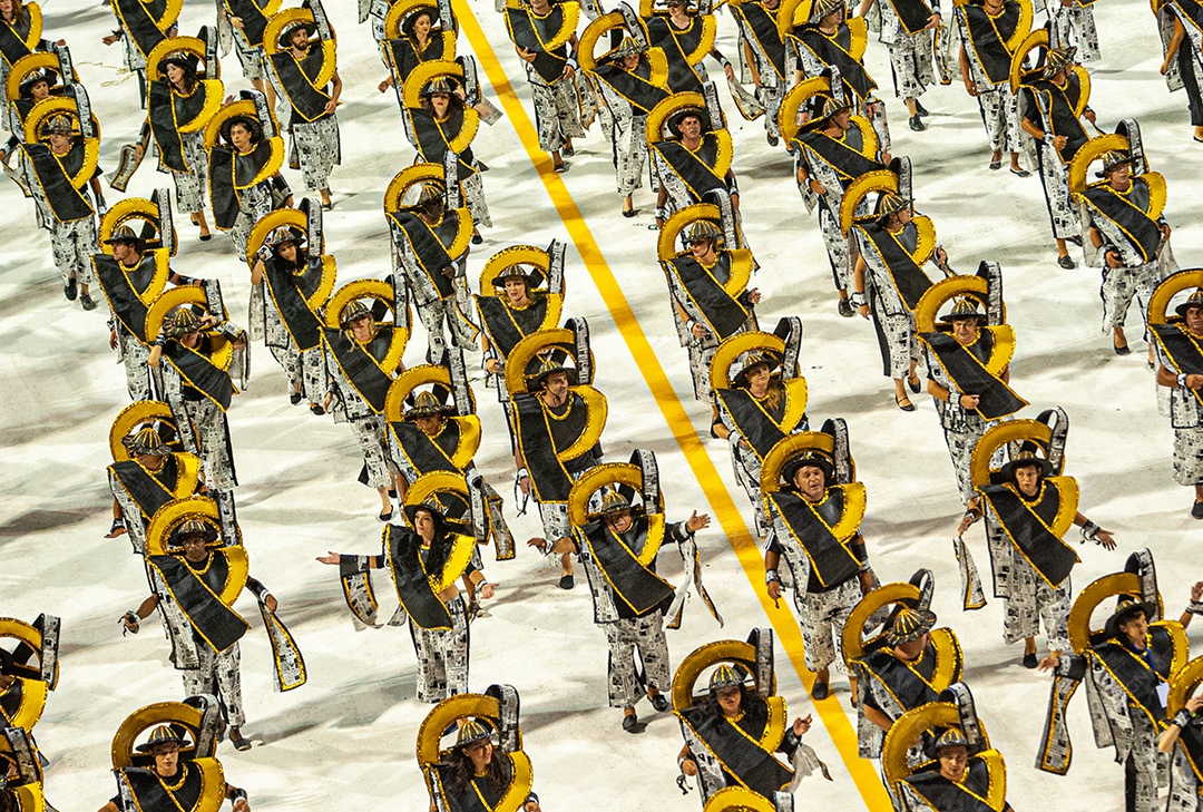Carnaval no Brasil, na Passarela do Samba, a maior festa popular do mundo, com muita cor, alegria, alegorias, bailarinos, sambistas, fantasias coloridas e muito samba
