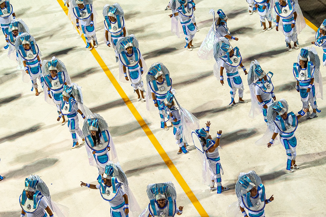 Carnaval no Brasil, na Passarela do Samba, a maior festa popular do mundo, com muita cor, alegria, alegorias, bailarinos, sambistas, fantasias coloridas e muito samba