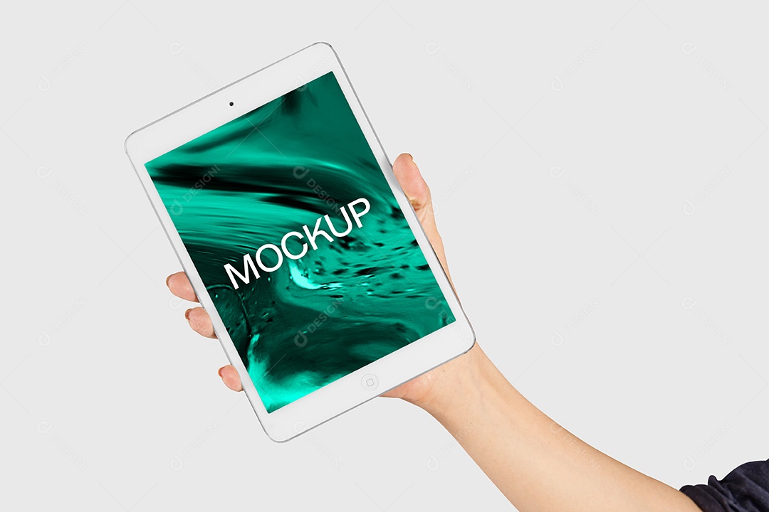 Mockup Mão Segurando Tablet PSD