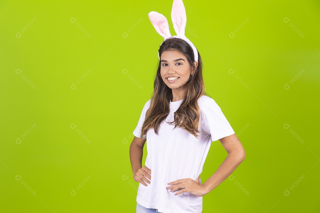 Linda Mulher garota usando fantasia de coelho Conceito Feliz Páscoa