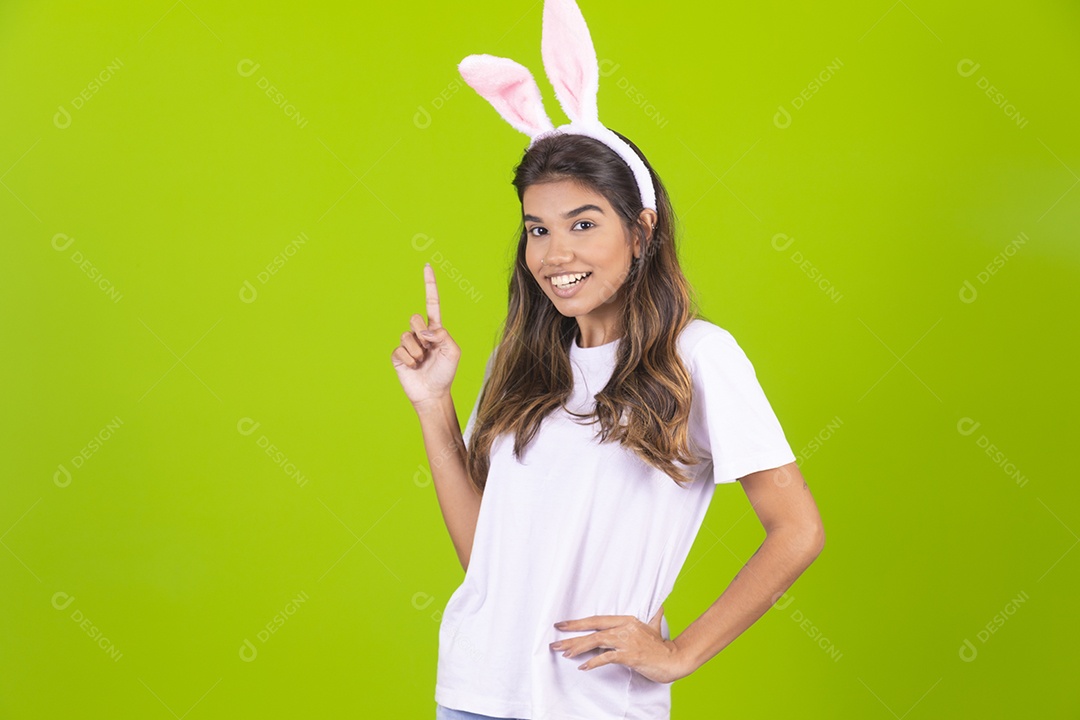 Linda Mulher garota usando fantasia de coelho Conceito Feliz Páscoa
