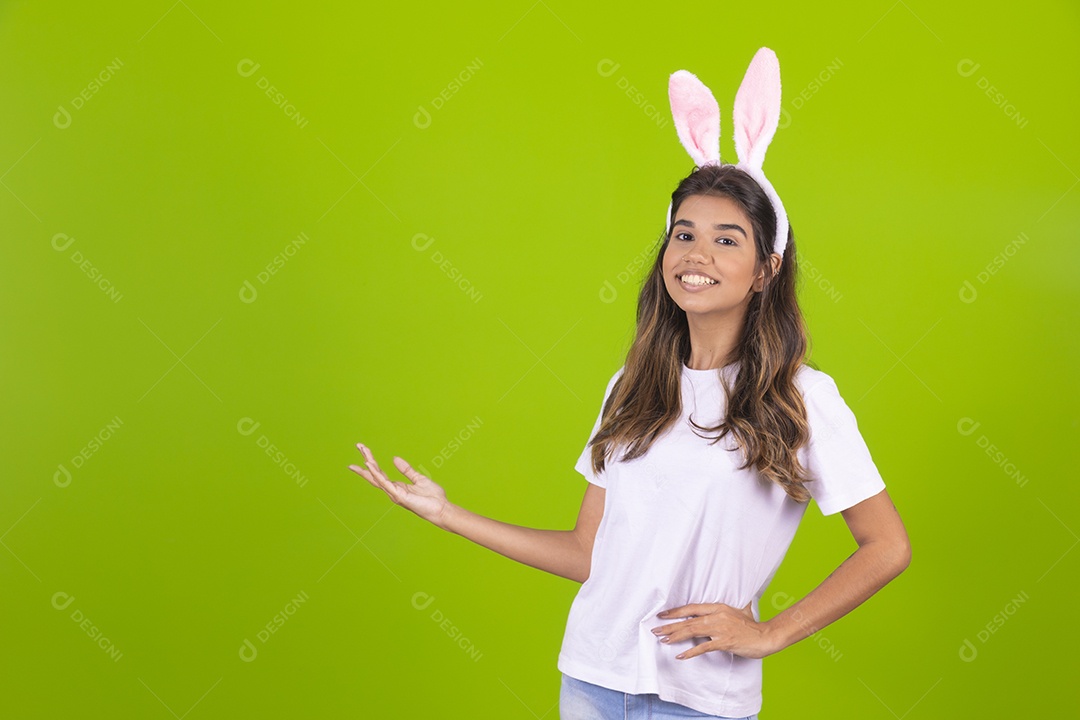 Linda Mulher garota usando fantasia de coelho Conceito Feliz Páscoa