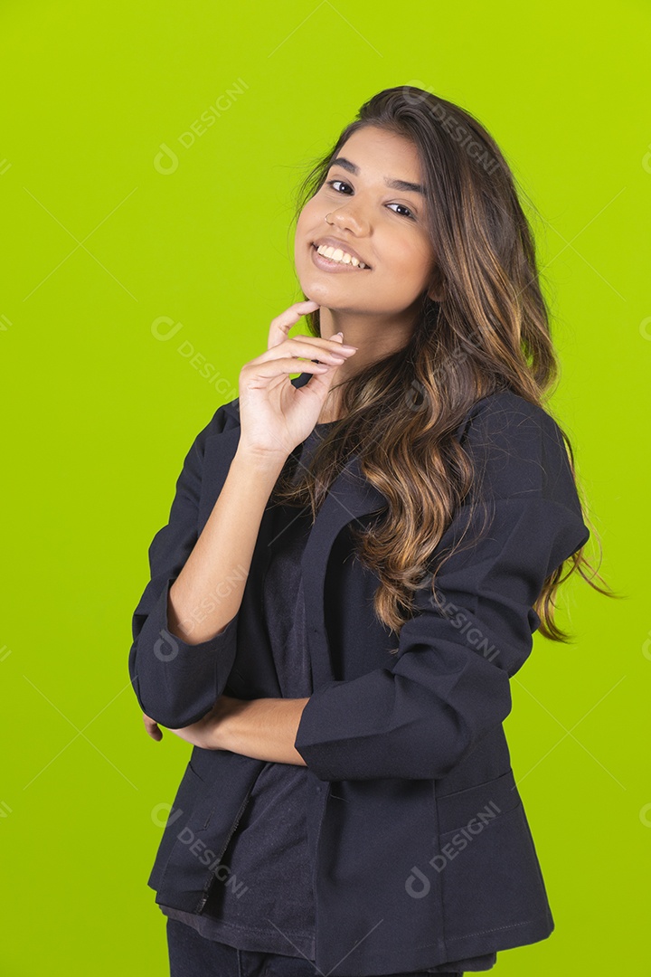 Linda mulher jovem garota empresária sobre fundo isolado