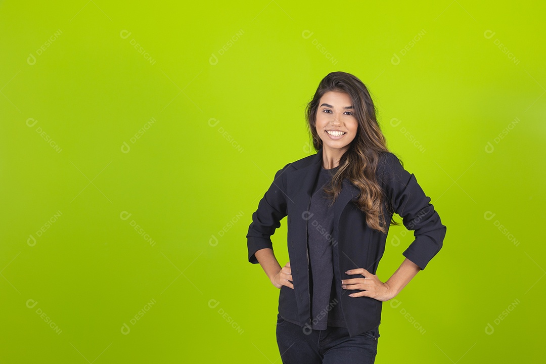 Linda mulher jovem garota empresária sobre fundo isolado