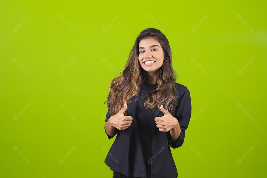 Linda mulher jovem garota empresária sobre fundo isolado