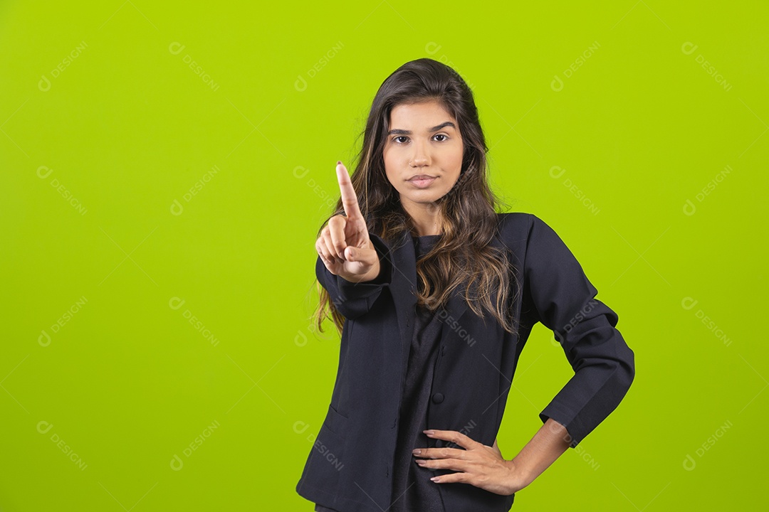 Linda mulher jovem garota empresária sobre fundo isolado