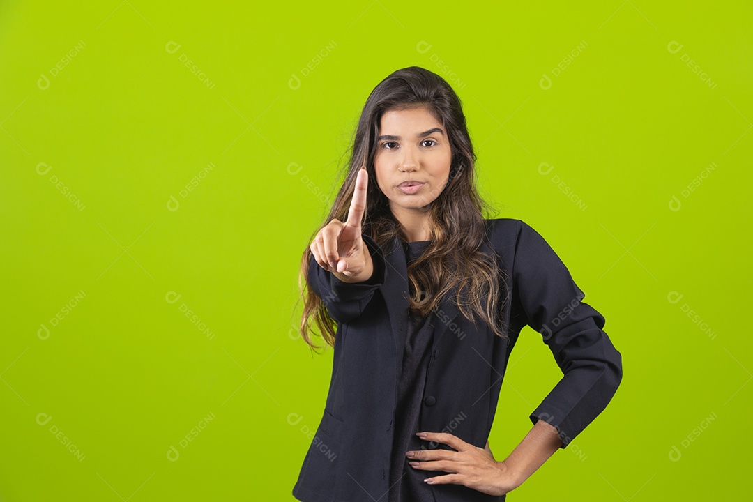 Linda mulher jovem garota empresária sobre fundo isolado