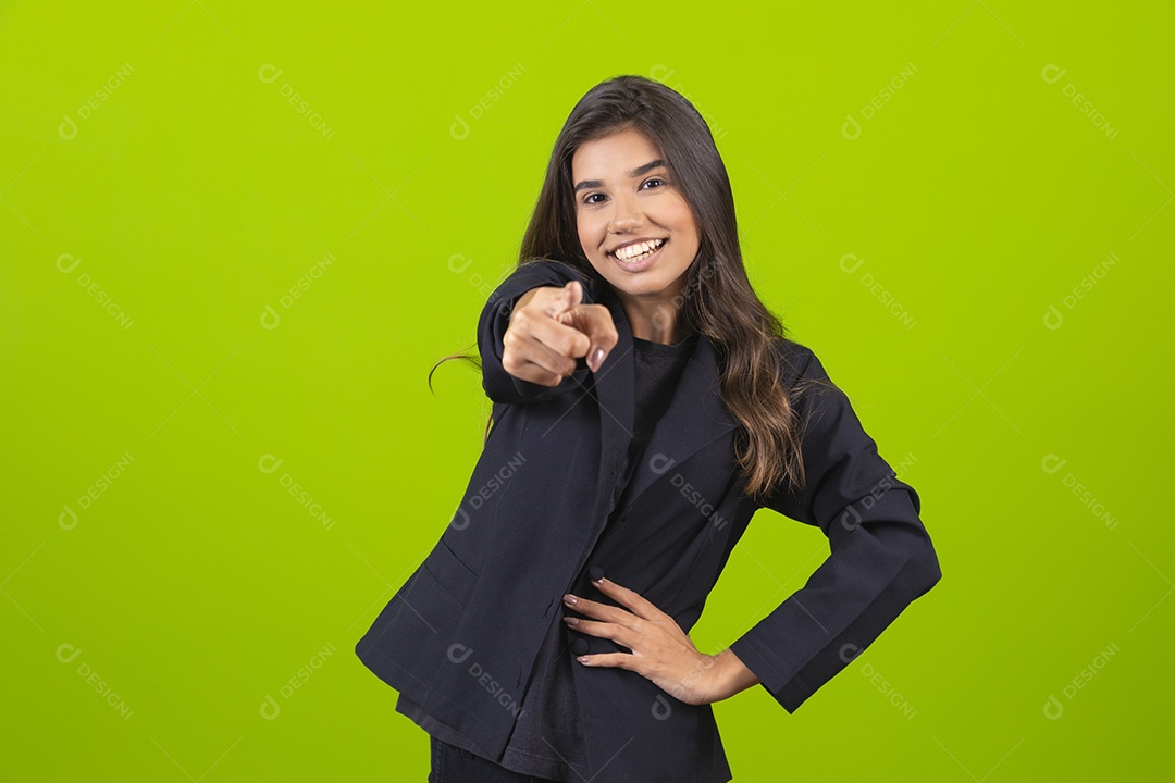 Linda mulher jovem garota empresária sobre fundo isolado