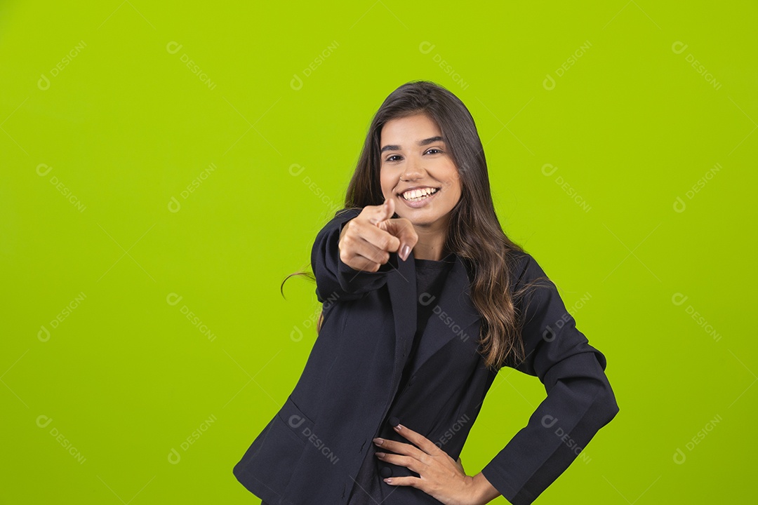 Linda mulher jovem garota empresária sobre fundo isolado