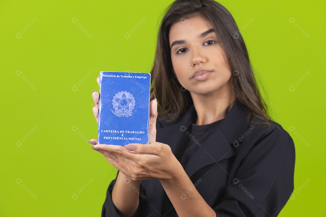 Linda mulher jovem garota empresária sobre fundo isolado