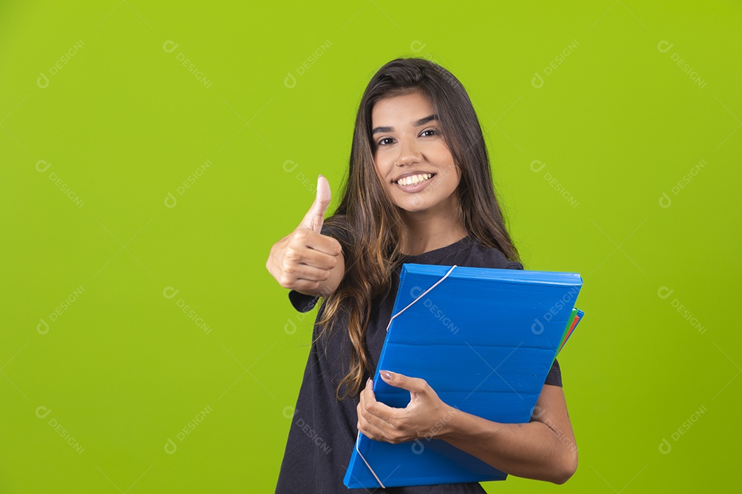 Linda mulher jovem garota segurando pasta