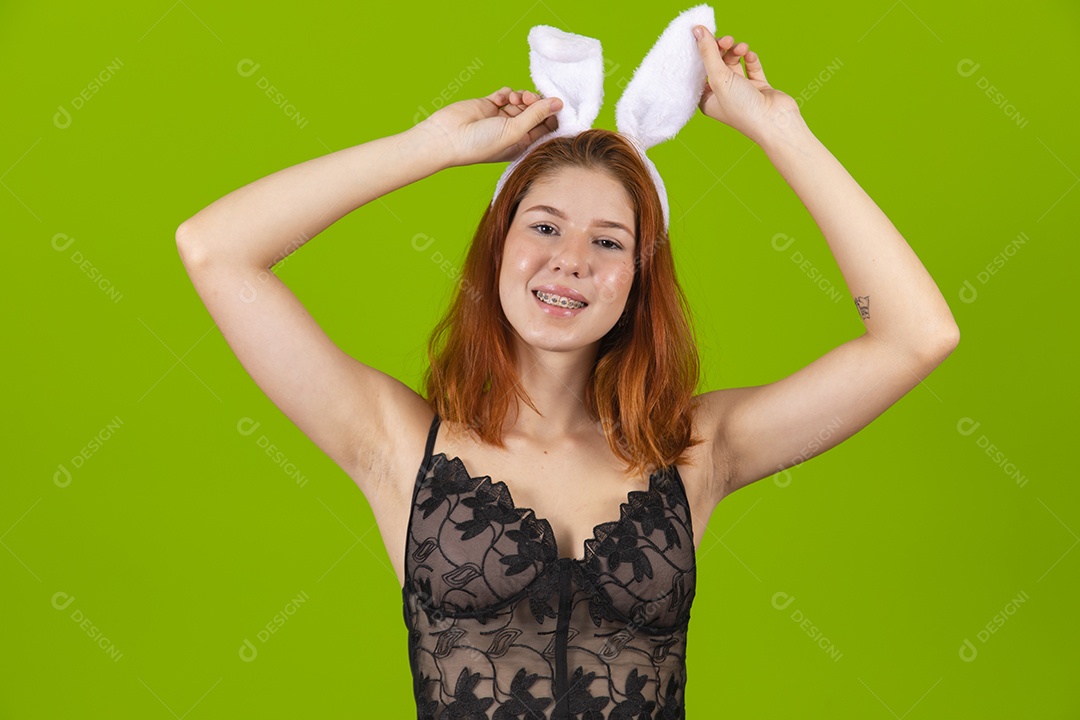 Linda Mulher garota usando fantasia de coelho Conceito Feliz Páscoa