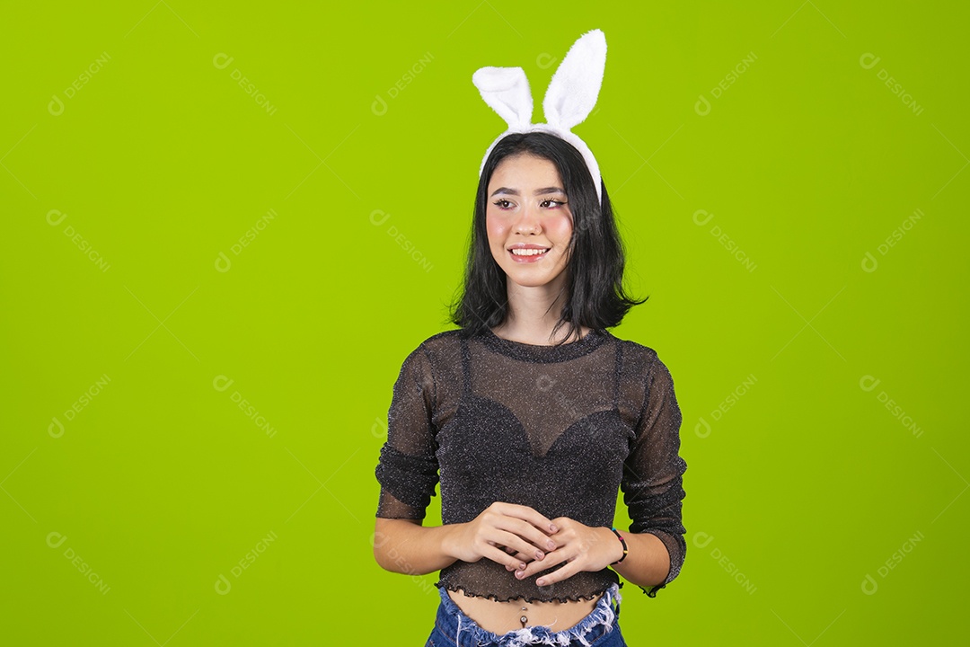 Linda Mulher garota usando fantasia de coelho Conceito Feliz Páscoa