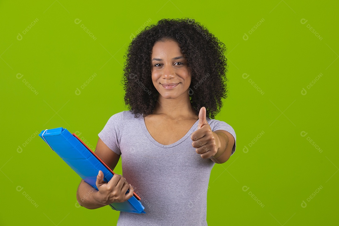 Linda mulher jovem garota segurando pasta