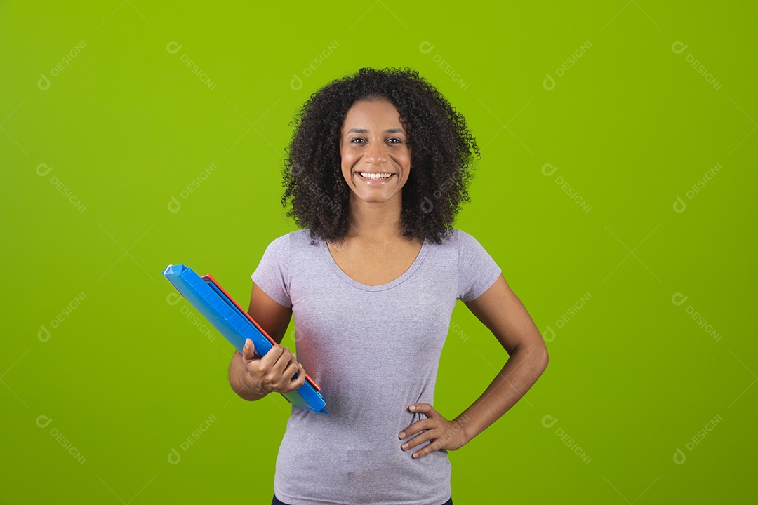 Linda mulher jovem garota segurando pasta