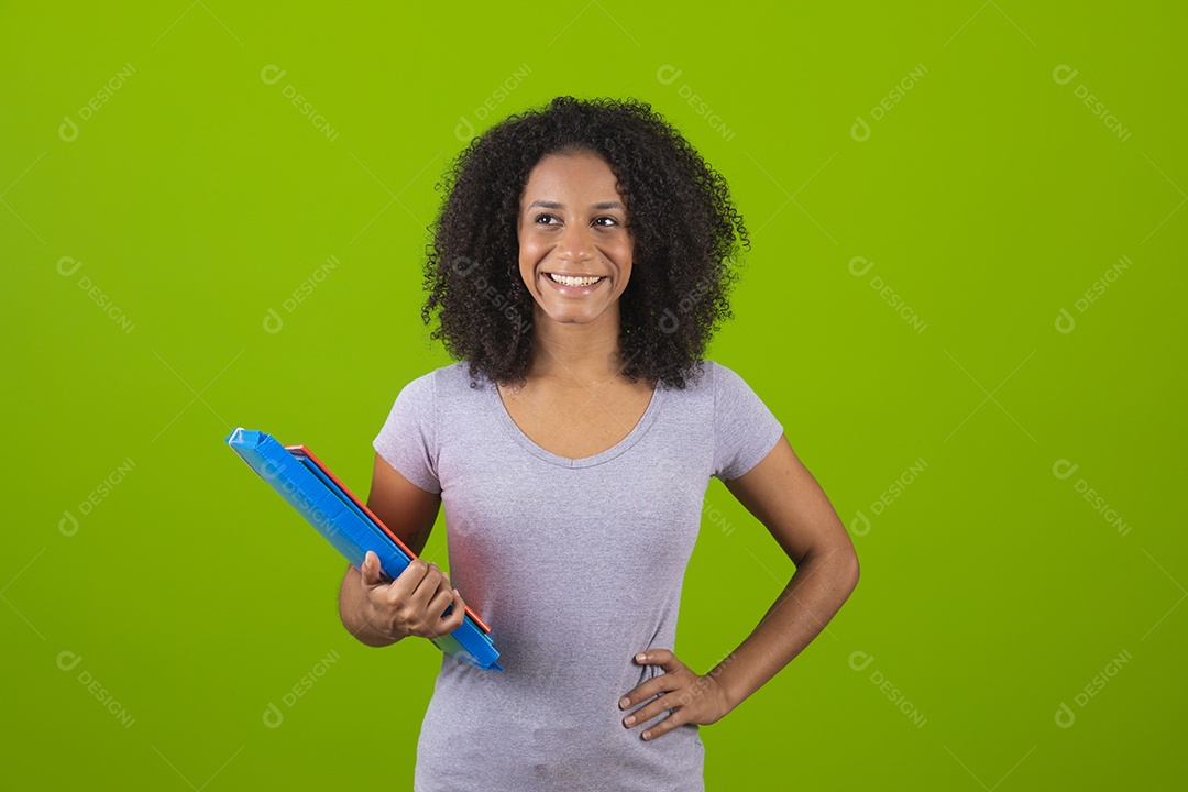 Linda mulher jovem garota segurando pasta