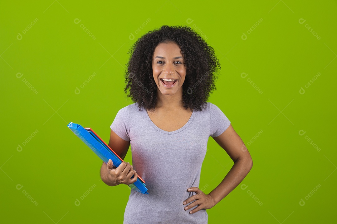 Linda mulher jovem garota segurando pasta