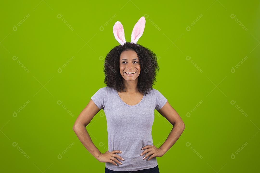 Linda Mulher garota usando fantasia de coelho Conceito Feliz Páscoa