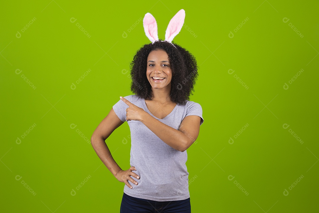 Linda Mulher garota usando fantasia de coelho Conceito Feliz Páscoa