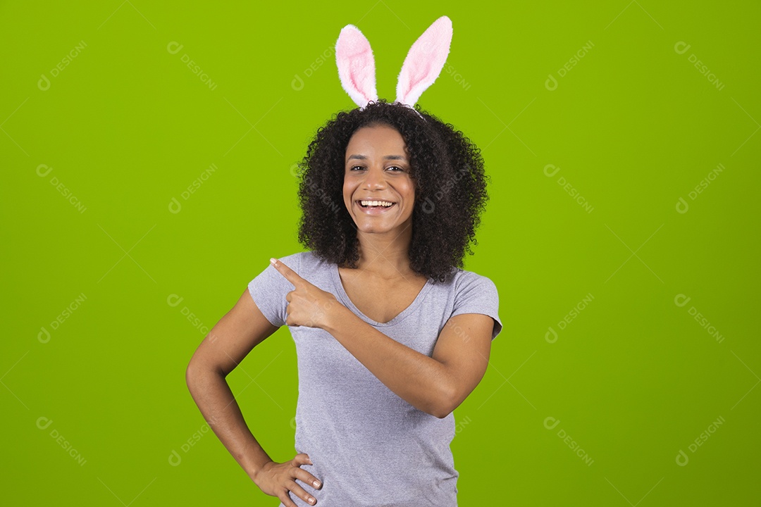 Linda Mulher garota usando fantasia de coelho Conceito Feliz Páscoa