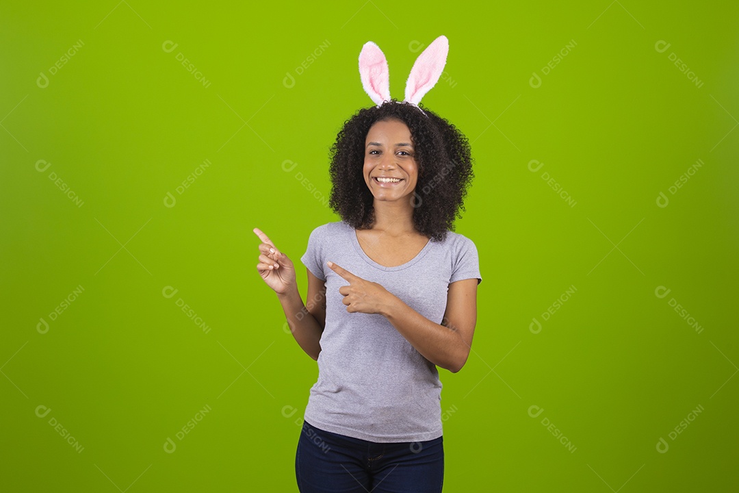 Linda Mulher garota usando fantasia de coelho Conceito Feliz Páscoa