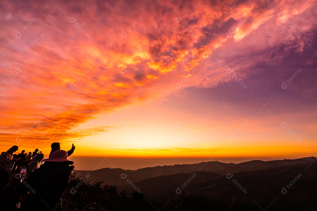 Paisagem do céu durant eo nascer do sol crepuscular