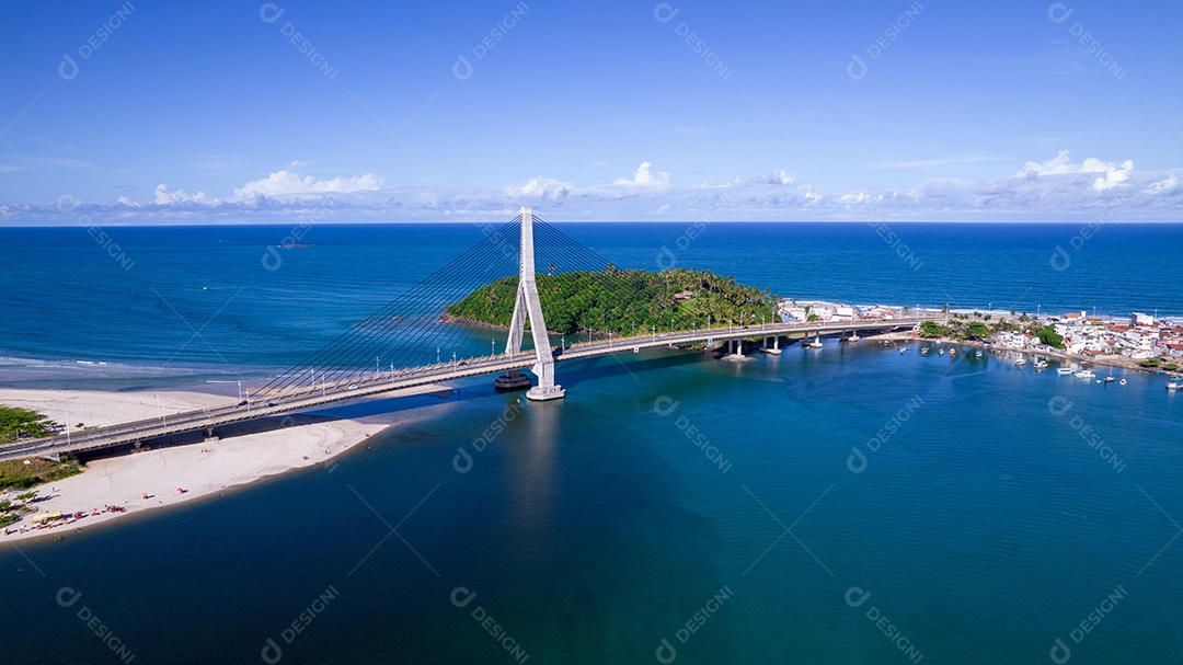 Vista aérea de Ilhéus, cidade turística da Bahia. Centro histórico da cidade com a famosa ponte ao fundo