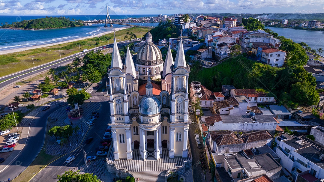 Vista aérea de Ilhéus, cidade turística da Bahia. Centro histórico da cidade com a Catedral São Sebastião.
