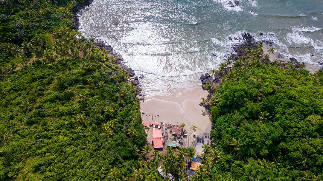 Vista aérea de Itacaré, Bahia, Brasil. Céu azul com nuvens