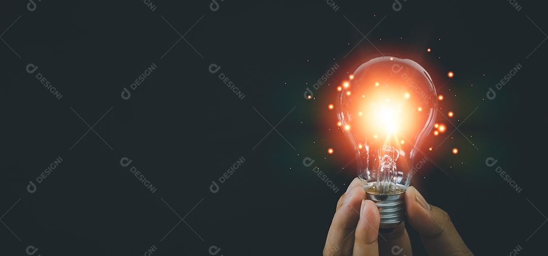 empresário proteger lâmpada, nova ideia criativa. Conceito de sucesso da estratégia de inovação.