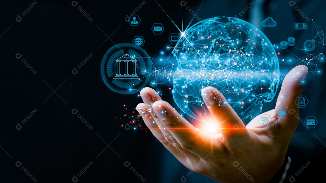 Empresário segurando tecnologia de conexão global à Internet e marketing digital, comunicação financeira e serviços bancários, marketing digital e pagamento em big data de mídia social.