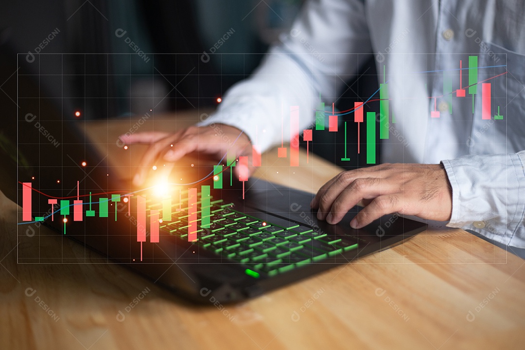 Homem empresário usando computador com ícones de gráficos