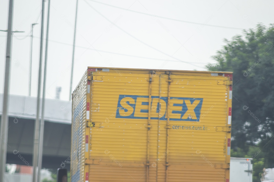 Caminhão da sedex, transportadora brasileira.