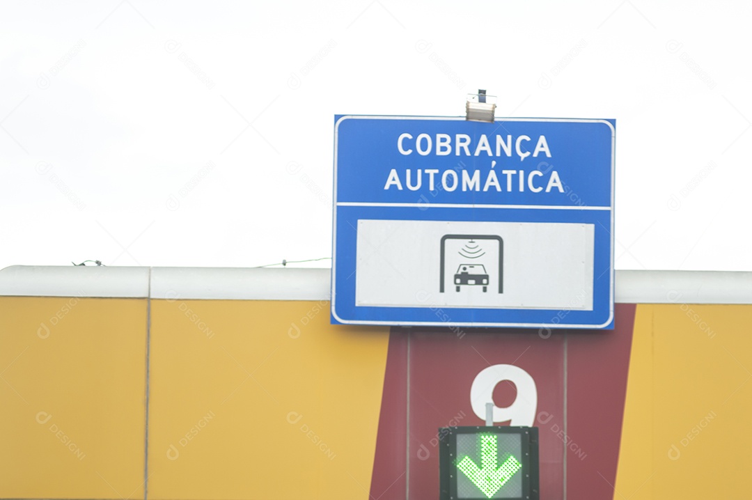 Cobrança automática placa de sinalização de pedágio.
