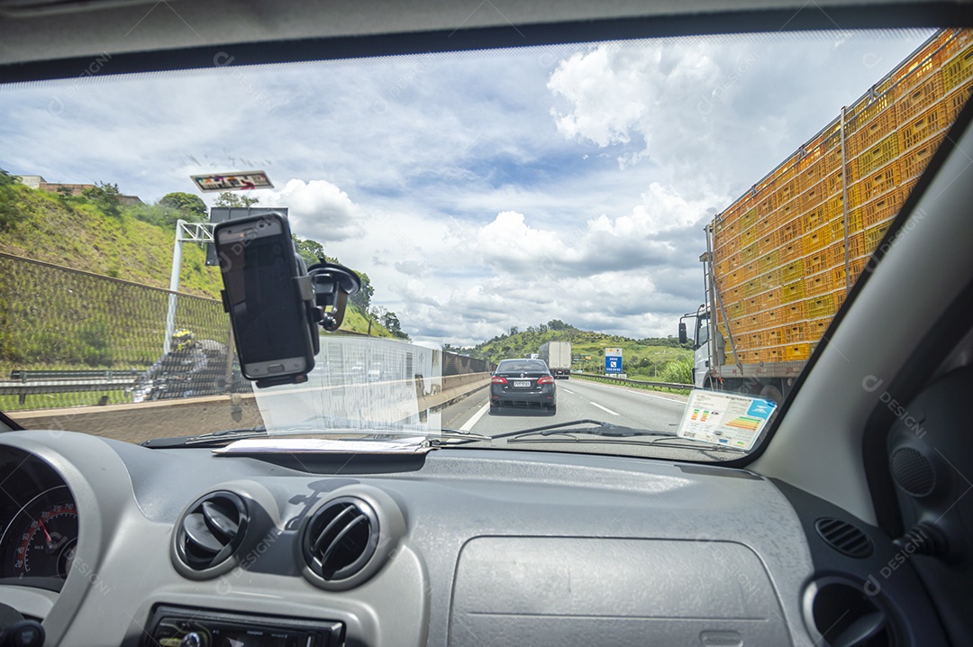 Principal via de acesso à cidade.