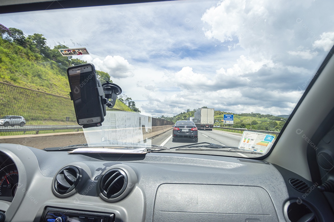 Principal via de acesso à cidade.