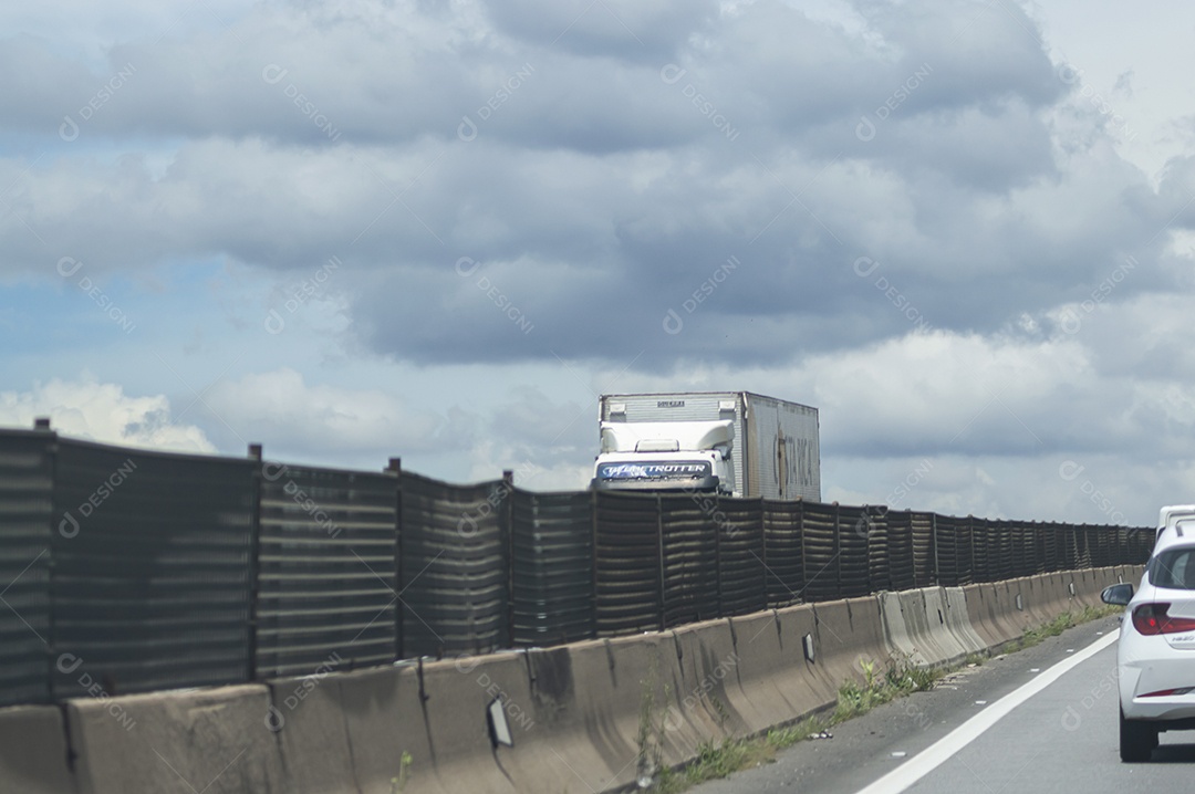 Principal rodovia de acesso à cidade..