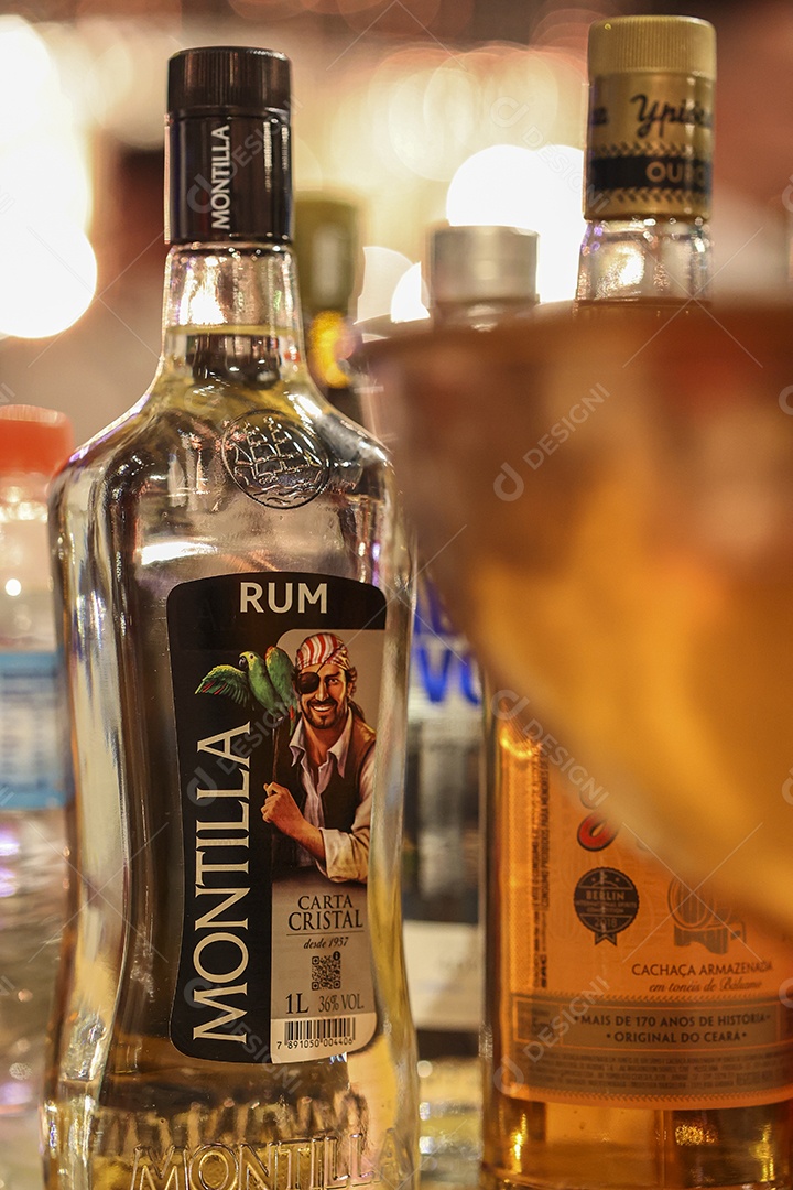 Garrafa de bebida alcoólica