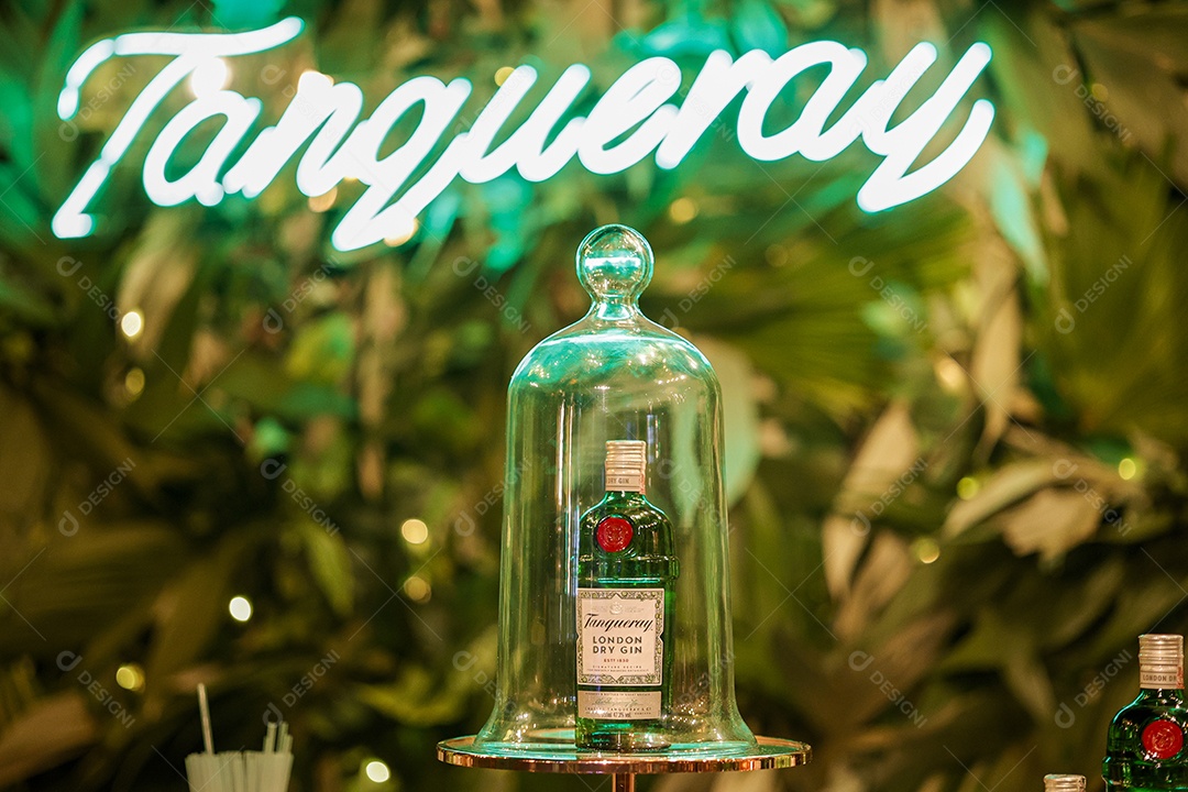 Garrafa de bebida alcoólica