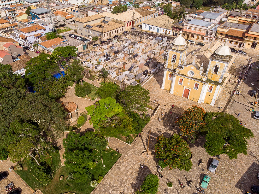 Vista aérea de uma igreja