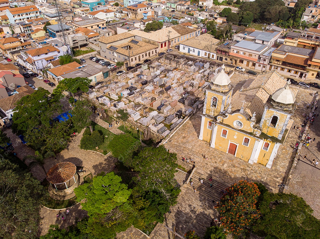 Vista aérea de uma igreja