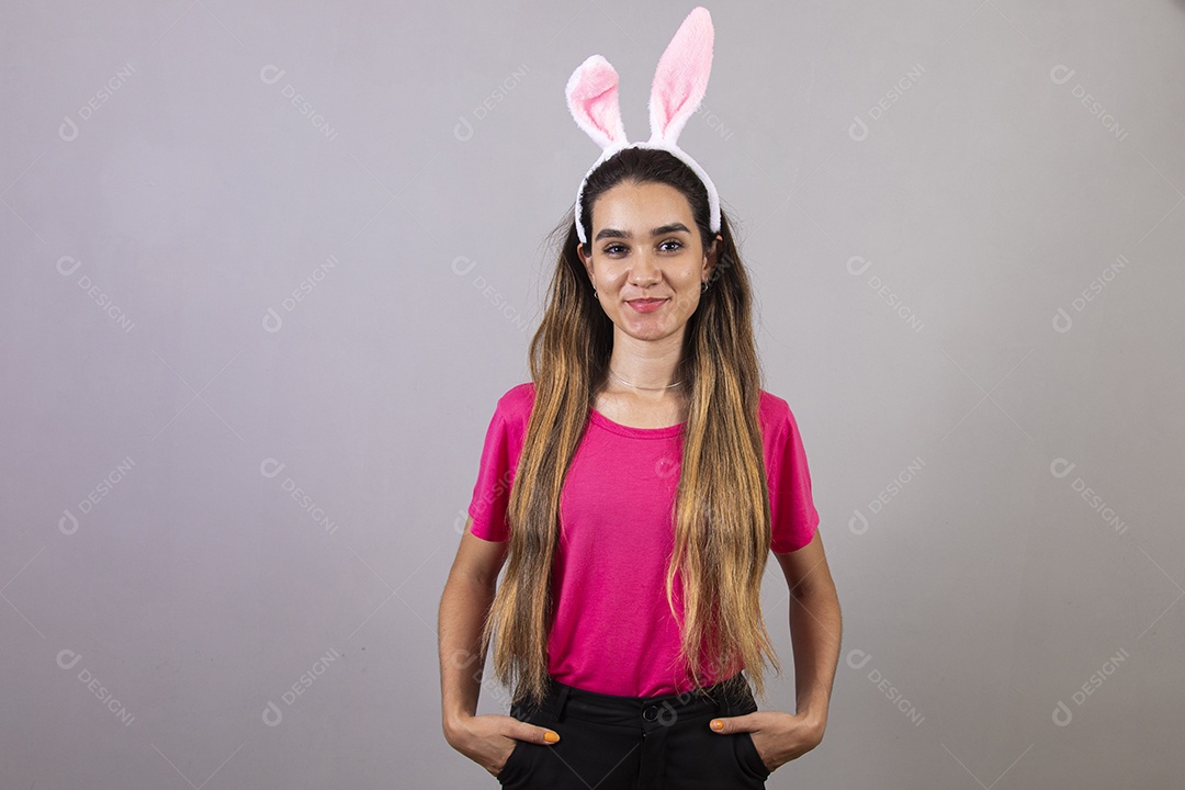 Linda menina garota usando fantasia de coelho Conceito Feliz Páscoa